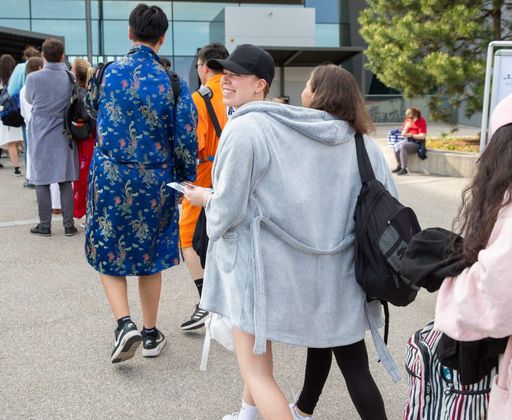  ab 16 Uhr mit dem Bademantel gratis in die Therme