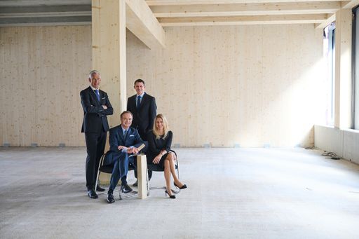 Vorschau Bild von Der Vorstand von UBM Development im Holz-Hybrid
Bürohaus in Frankfurt.