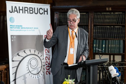 Vorschau Bild von PRAEVENIRE Präsident Dr. Hans Jörg Schelling betont
Wichtigkeit eines funktionierenden Systems der Patientenlenkung.