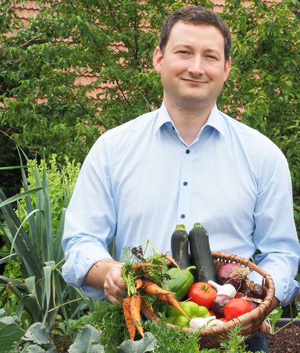 NÖ Bauernbunddirektor Paul Nemecek setzt auf
heimische Lebensmittel und auf die Arbeit der niederösterreichischen
Bäuerinnen und Bauern.
