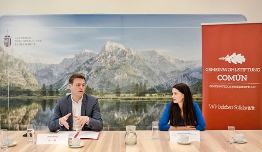 Pressekonferenz von Veronika Bohrn Mena (Stiftung
COMÚN) und Stefan Kaineder (Oberösterreichischer Landesrat für Klima
& Umwelt)