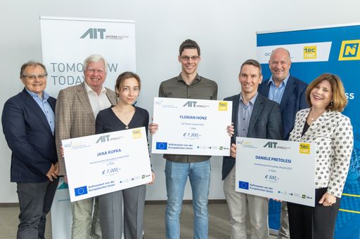 Der jährliche Wettbewerb fördert den
Unternehmergeist. Junge Forscher:innen des AIT Austrian Institute of
Technology präsentieren ihre Poster und zeigen, wie Innovationen der
Allgmeinheit nützlich sein können