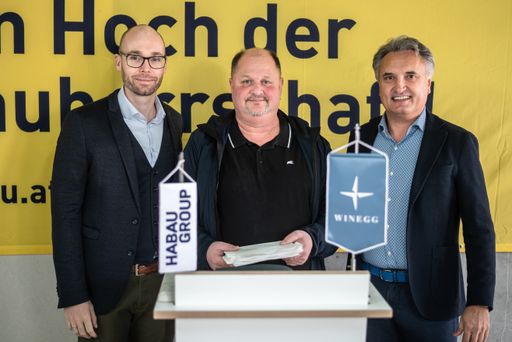 (v.l.n.r.): BM DI Kevin Soemmer (Leiter
Baumanagement WINEGG), Harald Neunegger (HABAU), Thomas Reicher
(Bereichsleiter HABAU)