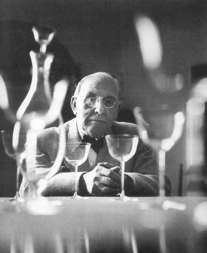 Vorschau Bild von Portrait Josef Hoffmann mit Trinskservice "Patrician"