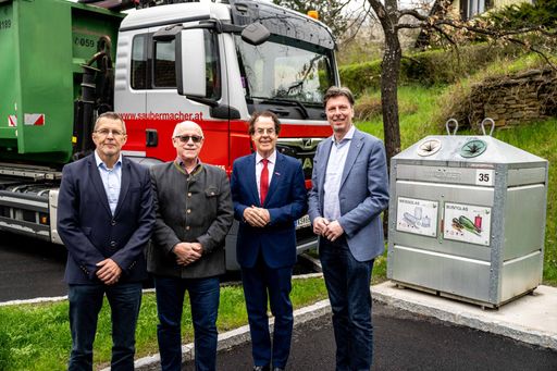  Pressefoto 1: Wilhelm Kleer, Interzero; Georg
Schmied, AWV Horn; Hans Roth, Saubermacher; Franz Göd, AWV Horn