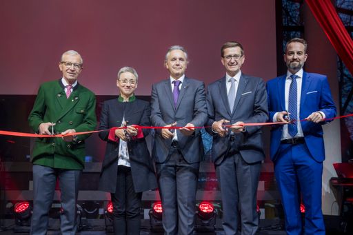  v.l.n.r.: Wilfried Haslauer, Landeshauptmann
Salzburg; Brigitte Bach, Vorständin Salzburg AG; Mario Mischelin,
Geschäftsführer Salzburg AG Tourismus GmbH; Markus Achleitner,
Wirtschafts- und Tourismus-Landesrat Oberösterreich, Michael
Baminger, CEO und Vorstandssprecher der Salzburg AG