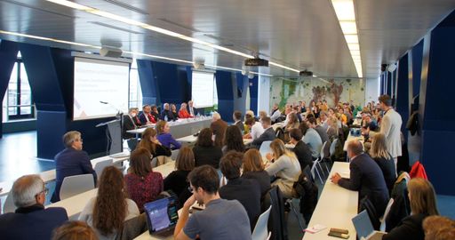 Großes Interesse: über 100 Teilnehmer im
Dachgeschoss des Juridcum in Wien