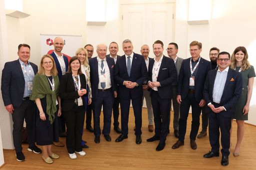 Bundeskanzler Karl Nehammer im CEO-Austausch mit
dem Präsidialrat des Handelsverbandes