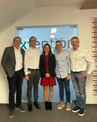 Die Geschäftsführer (v.l.n.r.) Wolfgang
Pramendorfer (x-tention), Michael Punz (solvistas), Verónica Carbelo
Jiménez (solvistas), Sebastian Stöger (solvistas), Herbert Stöger
(x-tention)