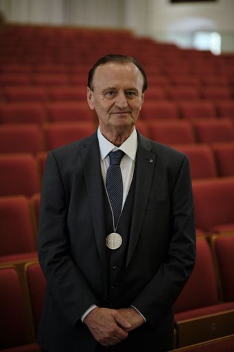 Portraitfoto - Ing. Mag. Dr. h.c. Ulrich Kubinger
Ceo VTA Group Honorary Senator of the European Academy of Sciences
and Arts