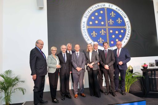Vorschau Bild von Pressefoto - v.l. - Gründungspräsident der Akademie 
für Wissenschaft und Künste Univ. Prof. Dr. Dr. h.c. Felix Unger, 
Präsidentin der Wirtschaftskammer Oberösterreich Mag. Doris Hummer, 
Akademie für Wissenschaft und Künste Präsident Prof. Dr. Klaus 
Mainzer, Bürgermeister Rottenbach Ing. Alois Stadlmayr, Ehrensenator 
Ing. Mag. Dr. h.c. Ulrich Kubinger, ORF-ZiB-Moderatorin Nadja 
Bernhard, Prof. Dr. Dr. Martin Stieger, Mag. Martin Schaffenrath, 
Nationalratsabgeordneter Kommr. Laurenz Pöttinger