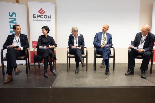 Vorschau Bild von Die Diskutantinnen und Diskutanten am Podium
v.l.n.r. Stephan Sharma (Burgenland Energie), Elisabeth
Engelbrechtsmüller-Strauß (Fronius International GmbH), Brigitte
Bach (Salzburg AG), Michael Sponring (PwC Österreich GmbH), Manfred
Tragner (FH Technikum Wien)