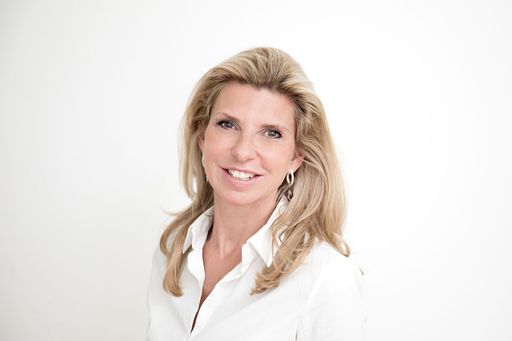 Dr. Doris Wallentin ist Ärztin für Allgemeinmedizin mit mehr als
20 Jahren Erfahrung im Bereich der ästhetischen Medizin.