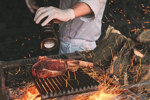 Online-Supermarkt gurkerl.at liefert 7 Tipps &
Tricks zum Start der Grillsaison