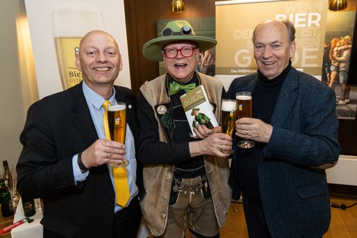  Im Bild v.l.n.r.: Florian Berger (Geschäftsführer
Verband der Brauereien Österreichs), Conrad Seidl (Bierpapst), Sigi
Menz (Obmann Verband der Brauereien Österreichs)
https://www.apa-fotoservice.at/galerie/32670
