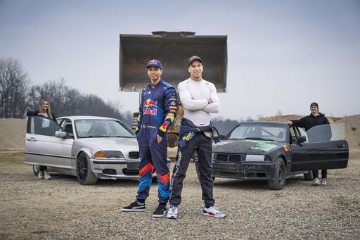 Vorschau Bild von Die Red Bull Driftbrothers erwarten die Teilnehmer
der Red Bull Driving School am Red Bull Erzbergrodeo