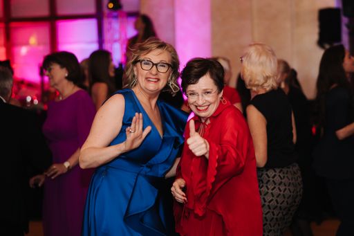  Manuela Vollmann und Doris Schmidauer beim
Gleichstellungsball im Palais Niederösterreich.