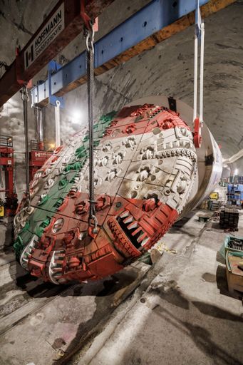 Vorschau Bild von Am Brenner Basistunnel haben die Mineure am
Dienstag die Tunnelbohrmaschine für die Haupttunnelröhre Ost
angedreht.