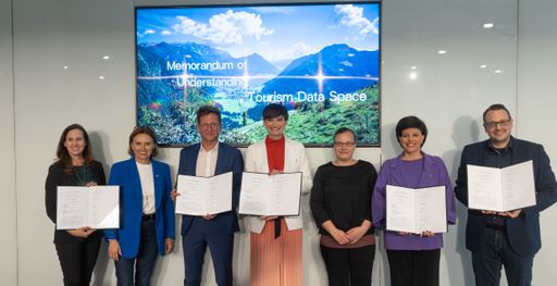 Vorschau Bild von Österreich Werbung, Data Intelligence Offensive ,
Standortagentur Tirol, Tirol Werbung und MODUL Universität Wien
unterschreiben anlässlich des Österreichischen Tourismustags (ÖTT)
ein Memorandum of Understanding zum Tourism Data Space