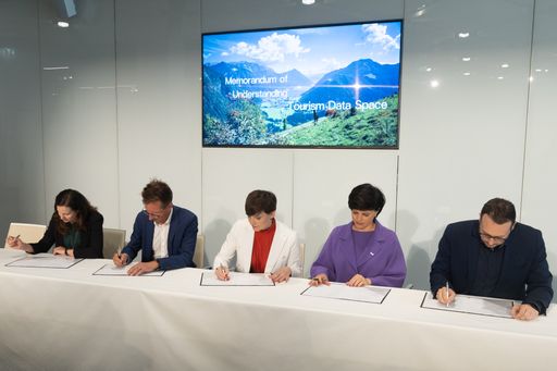 Österreich Werbung, Data Intelligence Offensive ,
Standortagentur Tirol, Tirol Werbung und MODUL Universität Wien
unterschreiben anlässlich des Österreichischen Tourismustags (ÖTT)
ein Memorandum of Understanding zum Tourism Data Space