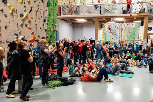 Vorschau Bild von Neben zahlreichen kostenlosen Workshops rund um das Thema
Seilklettern und Sicherheit, fand an diesem Tag auch die Wiener
Jugend-Landesmeisterschaft in der Stadlau statt.