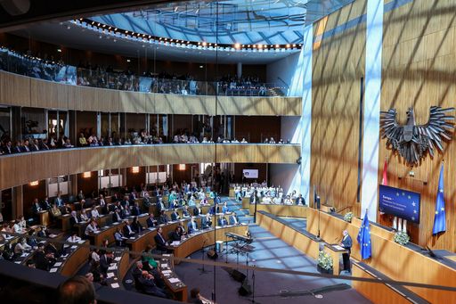 https://www.apa-fotoservice.at/galerie/32843 - Europa – Gemeinsam
für Demokratie, Frieden und Souveränität: Unter diesem Motto stand
ein Festakt im Österreichischen Parlament, den die Europäische
Kommission heute im Vorfeld des Europatages am 9. Mai veranstaltete.