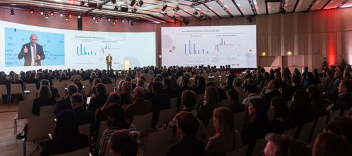10 Vorträge, 30 Speaker, 8 Stunden Programm und 800
angemeldete Gäste beim Österreichischen Tourismustag 2023; unter den
Vortragenden: WIFO-Direktor Gabriel Felbermayr (Foto)
