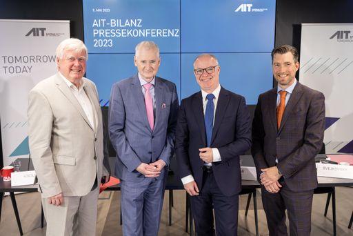  https://www.apa-fotoservice.at/galerie/32965 Im Bild v.l.n.r.:
Prof. Dr. Wolfgang Knoll, Managing Director, AIT Austrian Institute
of Technology; DI Anton Plimon, Managing Director, AIT Austrian
Institute of Technology; DI Dr. Peter Schwab, MBA, Vorsitzender des
Aufsichtsrates, AIT Austrian Institute of Technology; Prok. Mag.
Alexander Svejkovsky, Chief Financial Officer (CFO), AIT Austrian
Institute of Technology