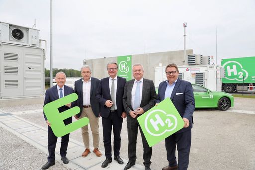 Foto (honorarfrei v.l.n.r.): Christian Purrer
(Vorstandssprecher Energie Steiermark), Andreas Bock
(Technik-Vorstand Wolfram Bergbau und Hütten AG), Landeshauptmann
Christopher Drexler, Landeshauptmann-Stellvertreter Anton Lang,
Martin Graf (Vorstandsdirektor Energie Steiermark) Fotocredit:
Energie Steiermark