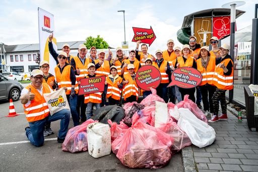  Voller Erfolg für den ersten McDonald’s Cleanup
Day: Gäste, Partner:innen und Interessierte beim gemeinsamen
Müllsammeln im niederösterreichischen Loosdorf.