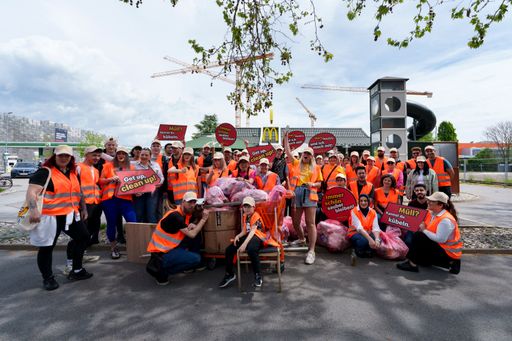 Vorschau Bild von Auch in Graz hieß es am vergangenen Samstag „An die
Müllsäcke, fertig, los“, als McDonald’s Österreich in ausgewählten
Restaurants die heimische Premiere des McDonald’s Cleanup Day
veranstaltete.