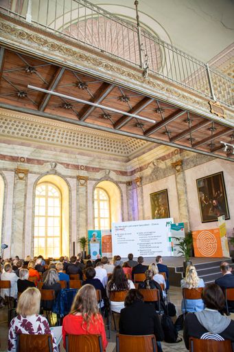 Vorschau Bild von Die PRAEVENIRE Initiative Pflege und Betreuung 2030
legt am 25. Mai den Finger in die Wunden des angeschlagenen
Gesundheitssystems – und zeigt die Lösungen.