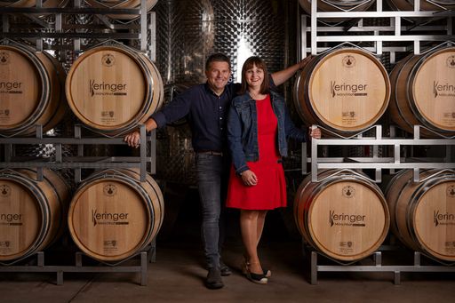  Marietta und Robert Keringer vom gleichnamigen Weingut im Keller