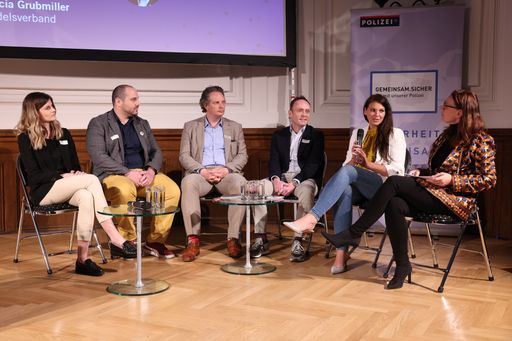 Vorschau Bild von Podium "Sicherheit im Onlinehandel"