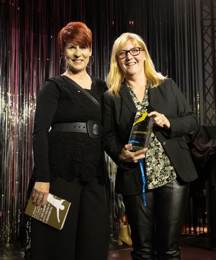  Die Gewinner aus Österreich: EVA WIENERROITHER,
Leiterin AMS Schwechat und SANDRA KERN, Leiterin der
Steuerungsgruppe des MAGMA-Projektes, stellvertretende
Geschäftsführerin des AMS Niederösterreich