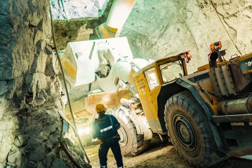 Vorschau Bild von Abbau von Magnesit in der Grube Breitenau, auf 220
Meter Seehöhe (1000 Meter untertage). Dieser Rohstoff ist
unverzichtbar für die globale Stahl-, Aluminium-, Glas-,
Kupferindustrie uvm.