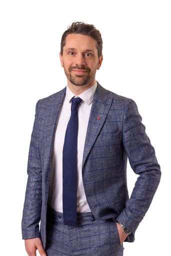 : Anthony Crow, MSc. (36), Teamleiter für
Geschäftsflächen wurde mit Mai 2023 von Firmenchef Dr. Eugen Otto
zum Abteilungsleiter für die gesamte gewerbliche
Immobilienvermarktung befördert. Er ist seit 2019 bei OTTO
Immobilien, hat als idealer Nachfolger aus dem Unternehmen und
bestens vernetzter Experte diese Position von Patrick Homm
übernommen und wird die bisher sehr erfolgreiche Linie fortsetzen.
