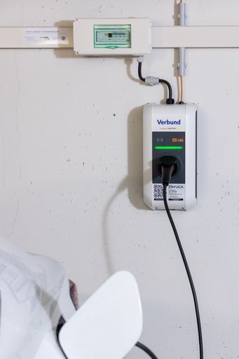 Vorschau Bild von VERBUND unterstützt Wohnungsunternehmen bei der
Finanzierung der E-Ladeinfrastruktur, PAYUCA übernimmt die Planung
und den Betrieb.