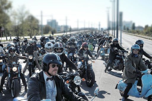 Vorschau Bild von Hunderte Motorradfahrer beim Gentleman's Ride
Vienna