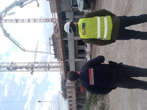 Kontrolle der Finanzpolizei auf einer Baustelle