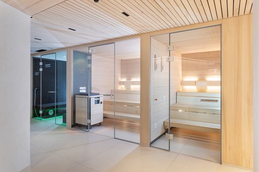 Vorschau Bild von Bild zu OTS - Neben einem Dampf- oder Fußbad können die Gäste im
Hotel Engel in Hittisau auch die finnische Sauna und ein Sanarium
von KLAFS genießen. Vor allem Letzteres bietet eine angenehme und
wohltuende Wärme, die etwas kreislaufschonender ist und für
Fasten-Anfänger und ältere Gäste die perfekte Lösung bietet, da hier
etwas geringere Innenraumtemperaturen herrschen und das Saunieren so
keine zusätzliche Belastung für den Körper darstellt.