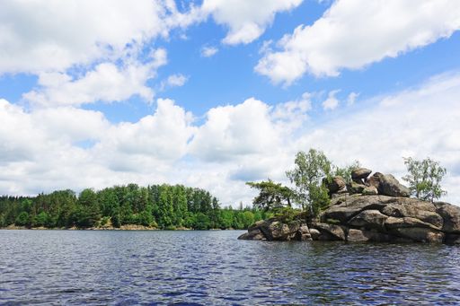 Spannend sind hier vor allem die hundert Millionen
Jahre alten Gneisfelsen am Ufer des Stausees Ottenstein
