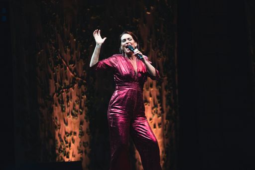 Vorschau Bild von Maya Hakvoort bei Eröffnung Theater im Park