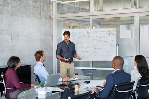 Erfolgreiche Aus- und Weiterbildung verlangt die
Konzentration auf das Wesentliche. Auf diesem Grundsatz hat die
International Business School der FH Kufstein Tirol ihr in
Österreich einzigartiges Ausbildungsprogramm aufgebaut.