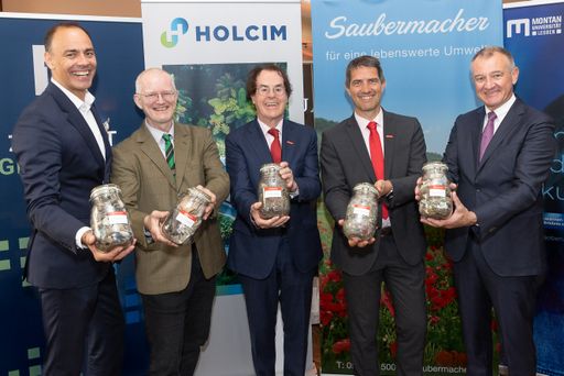  Ersatzbrennstoffe werden aus energiereichem Abfall,
der nicht stofflich verwertet werden kann, produziert. Sie gewinnen
als alternative Energiequelle für Österreichs Industrie immer mehr
an Bedeutung.