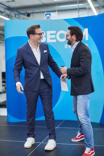 Vorschau Bild von Johannes Bock und Keynote-Speaker Dejan Stojanovic
