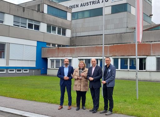 Saubere Energie aus Windpark: Windkraft Simonsfeld AG und Salinen
Austria AG unterzeichnen langfristigen Stromliefervertrag