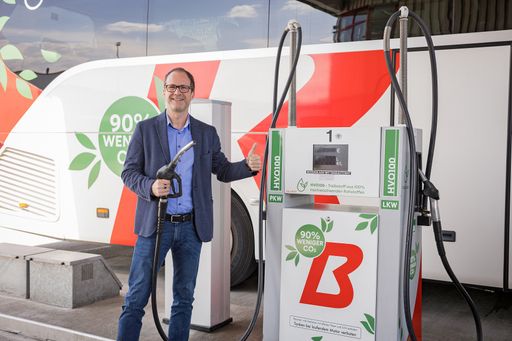  Mag. Thomas Blaguss freut sich über die Umstellung der Busflotte
auf HVO100 und die Trendwende.