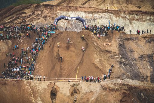 MITAS Rocket Ride, der spektakuläre Auftakt des Red
Bull Erzbergrodeo 2023