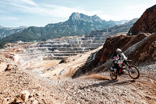 Vorschau Bild von Spektakulär: die mächtigen Zweizylinder-Bike am
Blakläder Iron Road Prolog des Red Bull Erzbergrodeo 2023